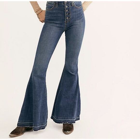 We The Free Irreplaceable Super Wide Flare Jeans Size 28 Raw Hem High Waisted - Picture 1 of 8